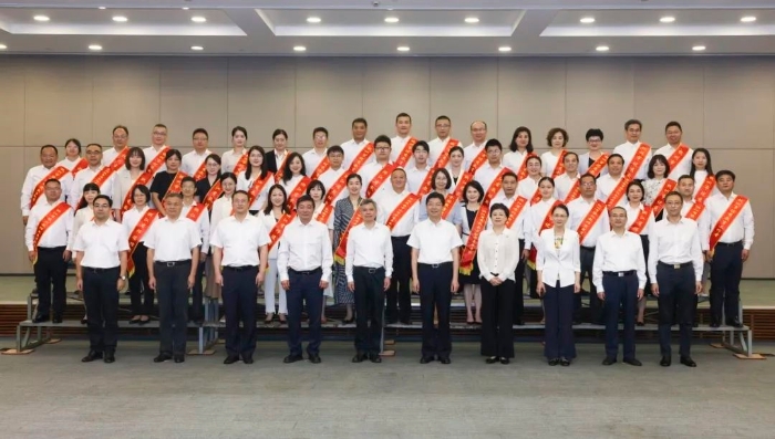 杭州市庆祝第39个教师节 市领导接见优秀教师优秀教育工作者代表并慰问教师